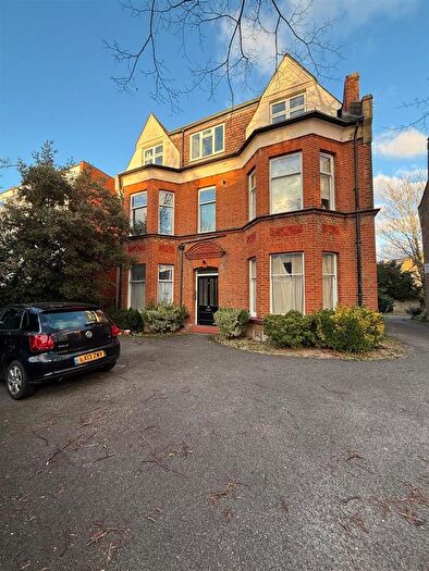 Studio To Rent In Parklands, Kingston, Surbiton, KT5