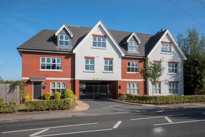 2 Bedroom Flat To Rent In New Haw Road, New Haw, KT15