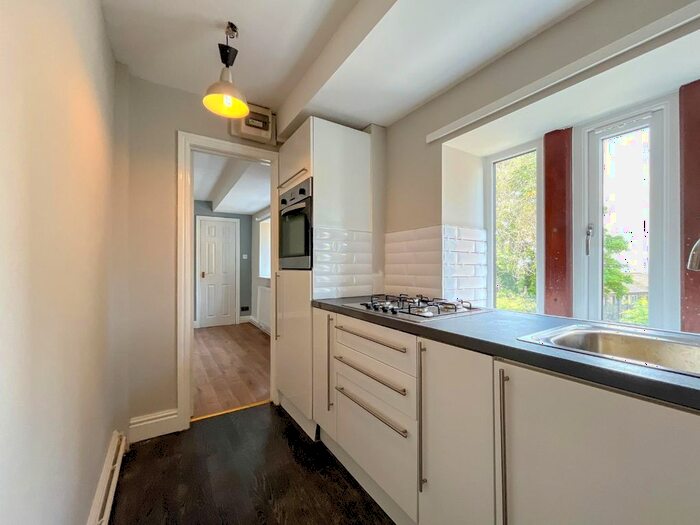 1 Bedroom Flat To Rent In B Kilpin Hill Lane, Staincliffe, Dewsbury, WF13