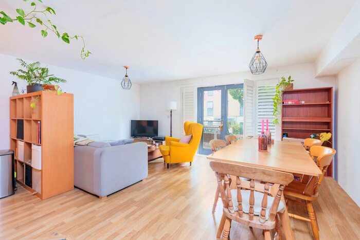 2 Bedroom Flat To Rent In Woodmill Road, London, E5