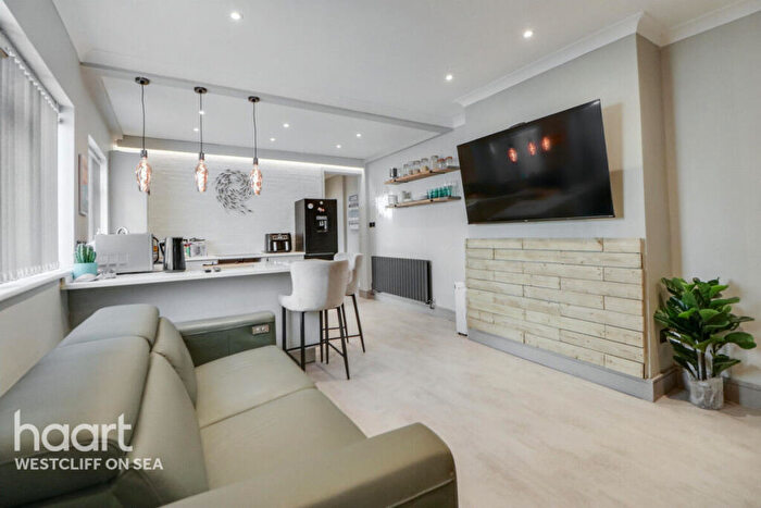 1 Bedroom Flat For Sale In Manor Road, Westcliff-On-Sea, SS0