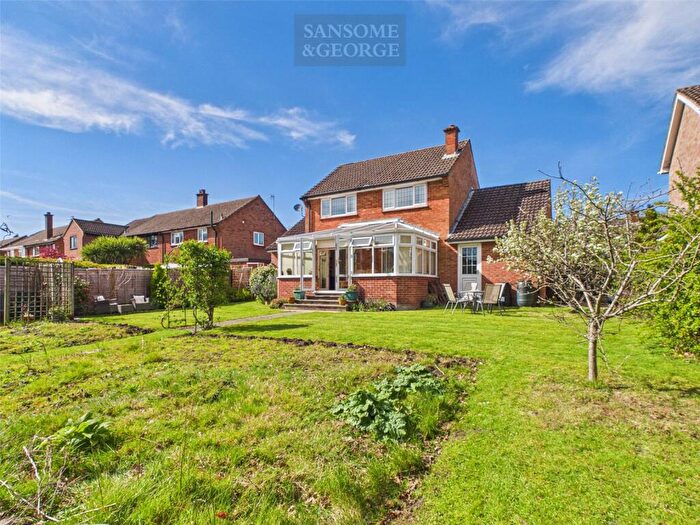 3 Bedroom Detached House For Sale In Millers Road, Tadley, Hampshire, RG26