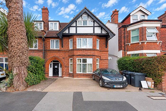 House Of Multiple Occupation For Sale In Beech House Rd, Croydon, CR0