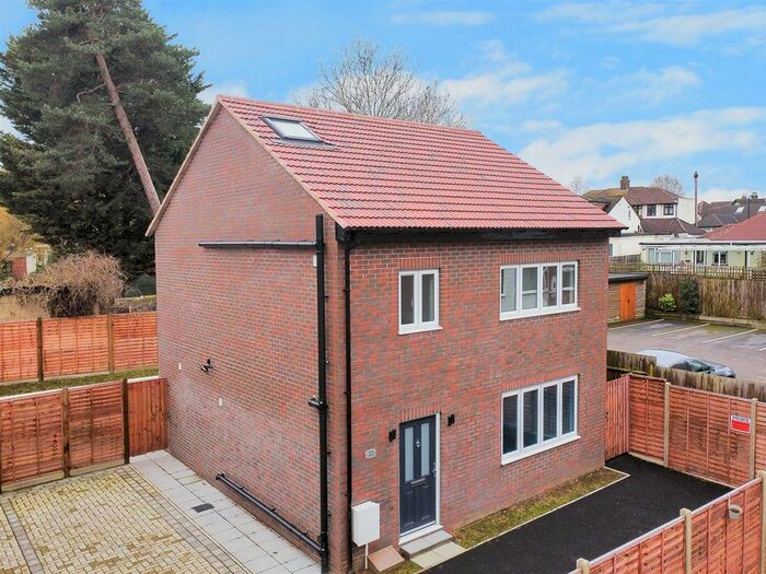 4 Bedroom Detached House To Rent In Rookwood Gardens, London, E4