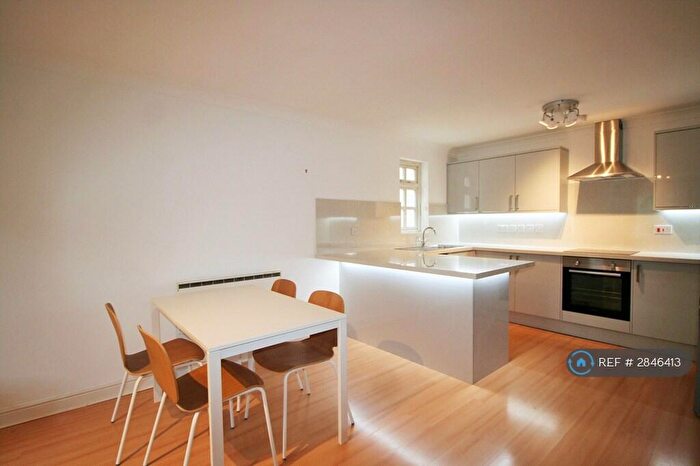 2 Bedroom Flat To Rent In Hadfield Close, Manchester, M14