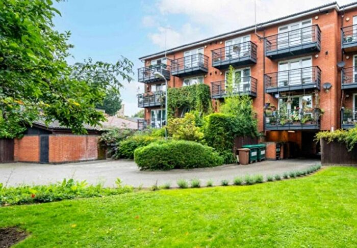 2 Bedroom Apartment For Sale In Ramsey Walk, London, N1