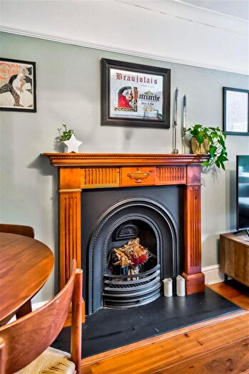 2 Bedroom Flat For Sale In Forest Court, Snaresbrook, E11