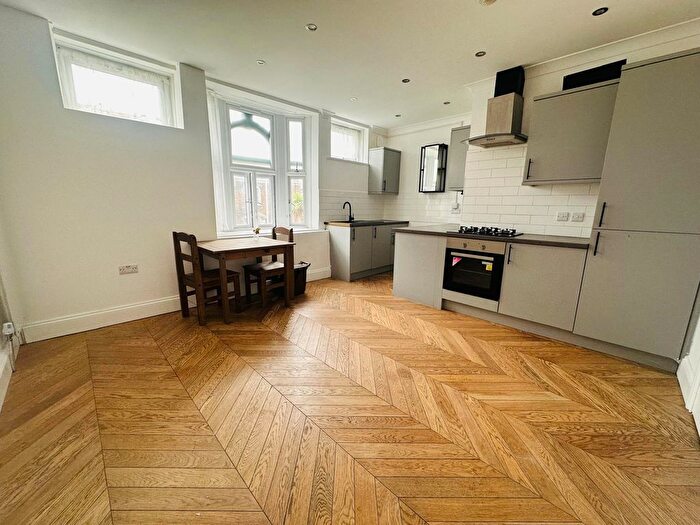 2 Bedroom Flat To Rent In High Road Leyton, E10