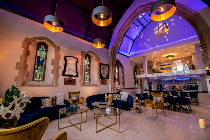 8 Bedroom Country House For Sale In Berkshire, RG7