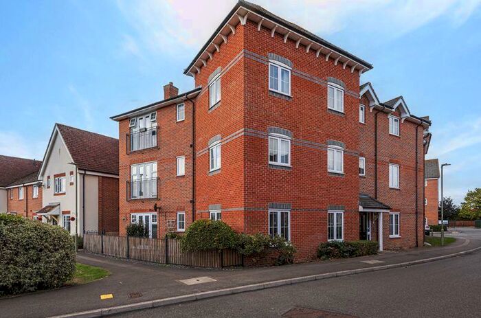 2 Bedroom Flat To Rent In Caldecott Chase, Abingdon, OX14