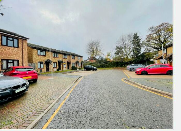 2 Bedroom Maisonette To Rent In Carlton Court, Uxbridge, Hillingdon, UB8