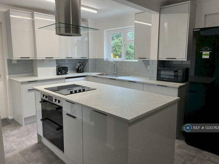 6 Bedroom Semi-Detached House To Rent In Goldfinch Close, Colchester, CO4