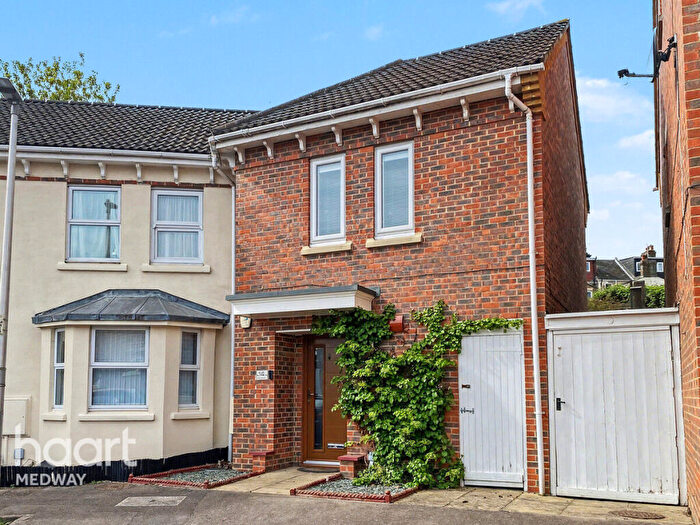 4 Bedroom Terraced House For Sale In Mark Street, Chatham, ME4