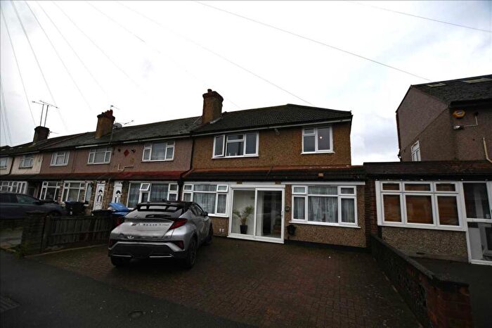 2 Bedroom Flat To Rent In Middleham Road, London, N18