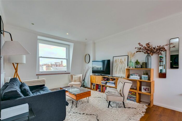 2 Bedroom Flat To Rent In Pembridge Crescent, London, W11