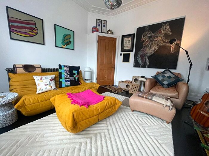 2 Bedroom Flat To Rent In Bathurst Gardens, Kensal Green, London, NW10