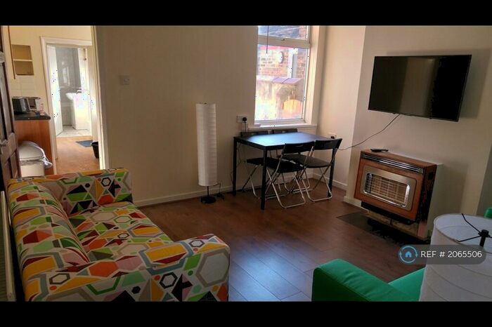 4 Bedroom Terraced House To Rent In Ashford Street, Stoke-On-Trent, ST4