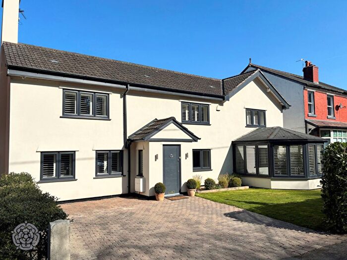 5 Bedroom Detached House For Sale In Bank Street, Glazebrook, Cheshire, WA3