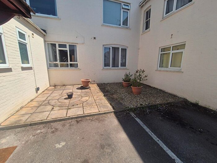 1 Bedroom Flat To Rent In Hendford Grove, Yeovil, BA20