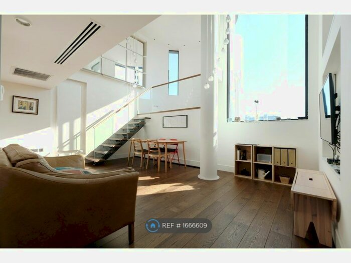 2 Bedroom Flat To Rent In Tower View Apartments, London, E1W