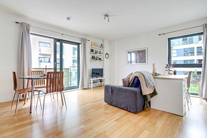 1 Bedroom Flat To Rent In Oval Road, Camden, NW1