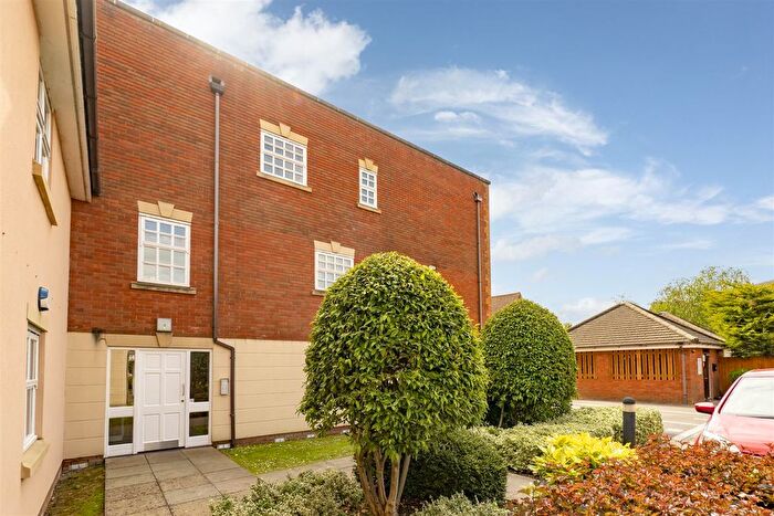 2 Bedroom Flat For Sale In John Repton Gardens, Brentry, Bristol, BS10