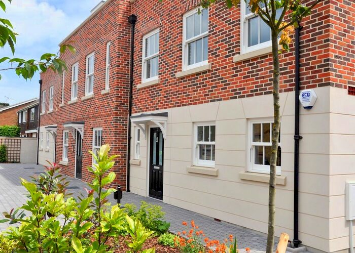 2 Bedroom Flat To Rent In Hemnall Street, Epping, CM16