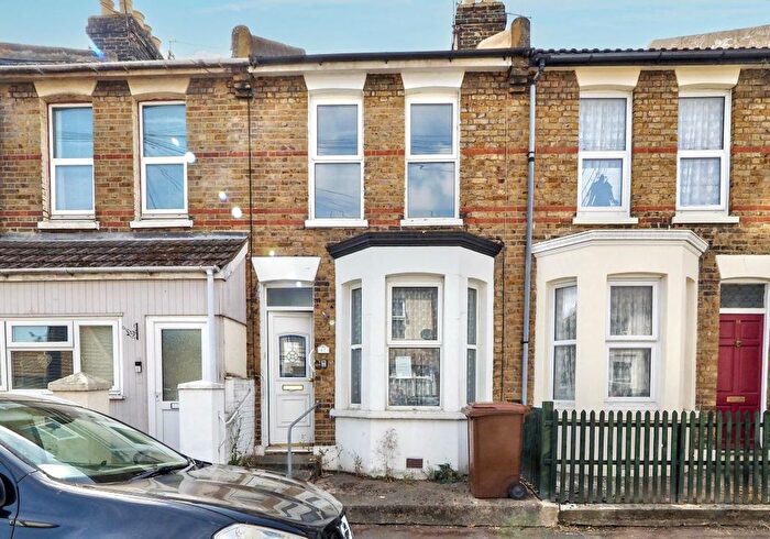 3 Bedroom Terraced House For Sale In Regent Road, Gillingham, Kent, ME7