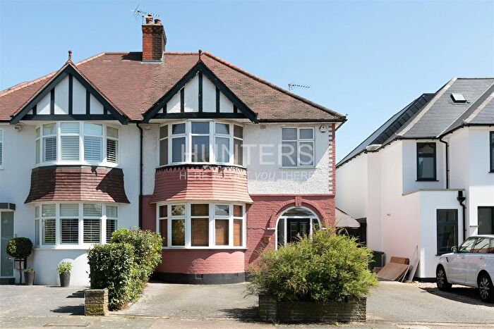 4 Bedroom Detached House To Rent In Wren Avenue, NW2