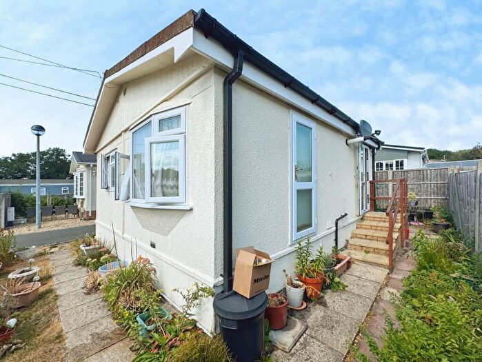 2 Bedroom Mobile Home For Sale In Hill Corner Farm Park, Sandy Lane, Farnborough, Hampshire, GU14