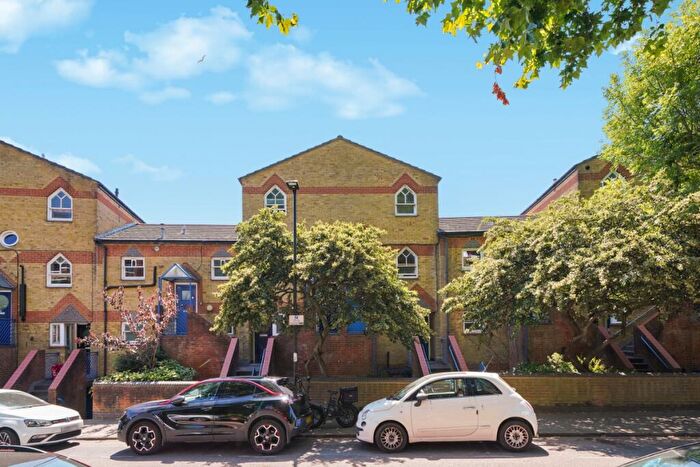 1 Bedroom Flat For Sale In Warltersville Road, Archway, N19