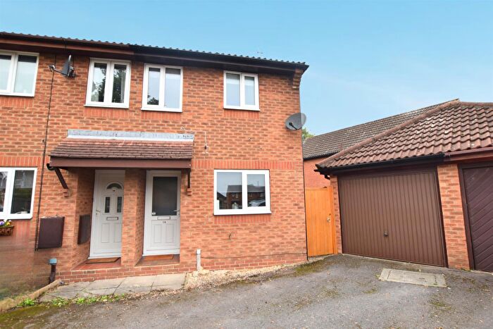 2 Bedroom End Of Terrace House For Sale In Victory Way, Grimsby, DN34