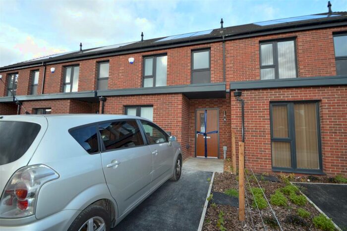 3 Bedroom House To Rent In Woolton Close, Salford, Manchester, M5