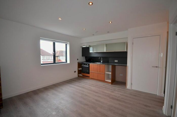 1 Bedroom Flat To Rent In Shaftesbury Avenue, Kenton, Harrow, HA3