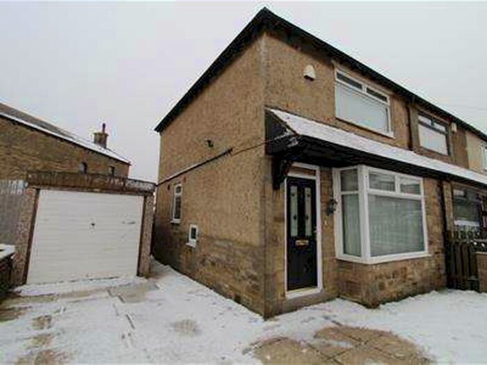 2 Bedroom End Of Terrace House To Rent In The Park, Southowram, HX3
