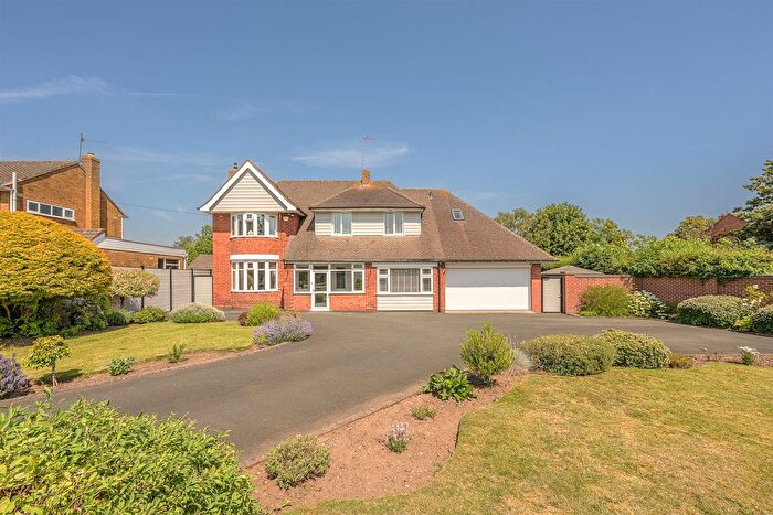 4 Bedroom Detached House For Sale In Bridgnorth Road, Himley, DY3