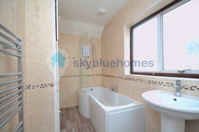 3 Bedroom Duplex To Rent In Heacham Drive, Leicester, LE4