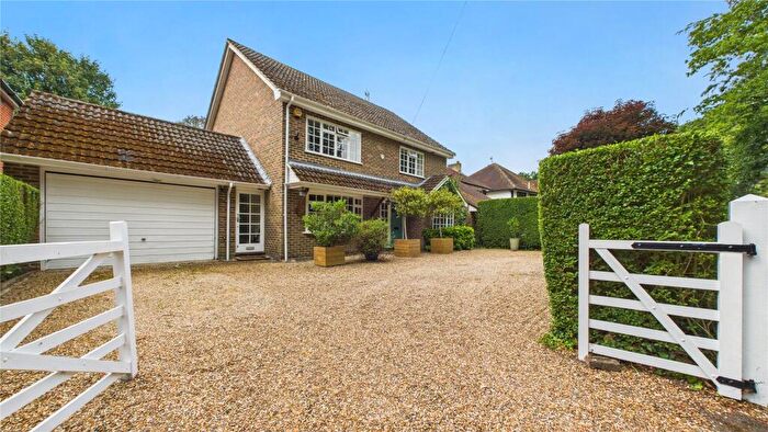 4 Bedroom Detached House For Sale In Hatton Hill, Windlesham, Surrey Heath, GU20