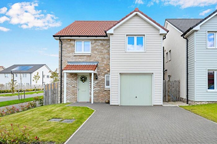 3 Bedroom Detached House For Sale In Blair Road, East Calder, Livingston, EH53