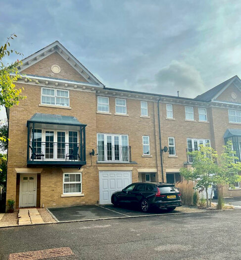 5 Bedroom House To Rent In Reliance Way, Cowley, OX4