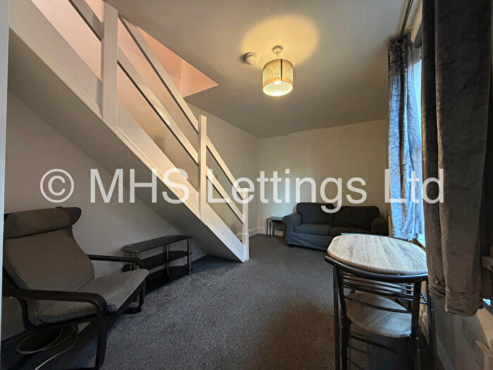 2 Bedroom Maisonette To Rent In B Kirkstall Lane, Leeds, LS6