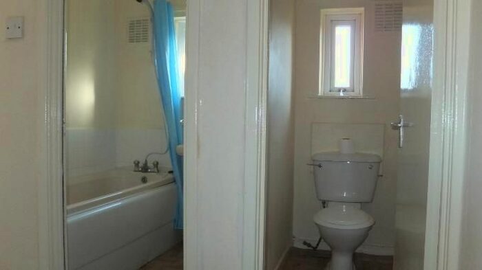2 Bedroom Semi-Detached House To Rent In Denbury Mount, Holmewood, Bradford, BD4