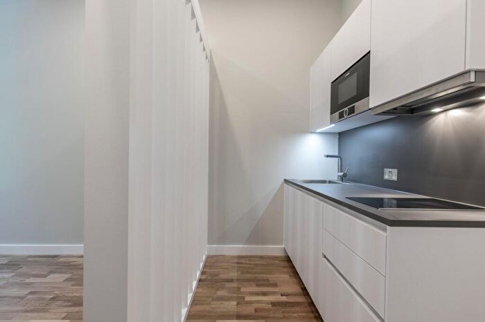 Flat To Rent In Flat Riverside Apartment, N13