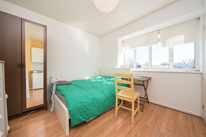 Studio To Rent In The Grange Estate, London, N2