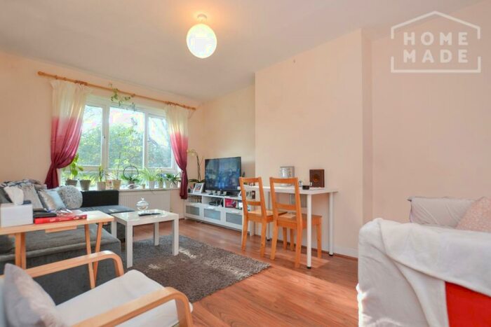 1 Bedroom Flat To Rent In Strongbow Crescent, Eltham, SE9