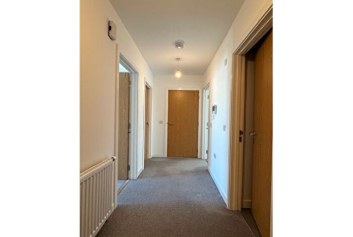 2 Bedroom Flat To Rent In /, Little Dovehill, G1