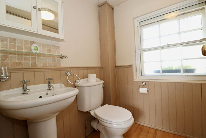 1 Bedroom Flat For Sale In Somerton Road, Street, BA16