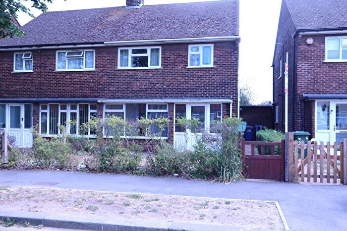 3 Bedroom Semi Detached House For Sale In Oxford Avenue, Chadwell St Mary, Thurrock, RM16