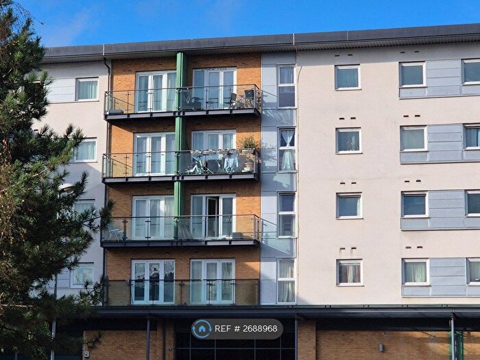 2 Bedroom Flat To Rent In Parkhouse Court, Hatfield, AL10
