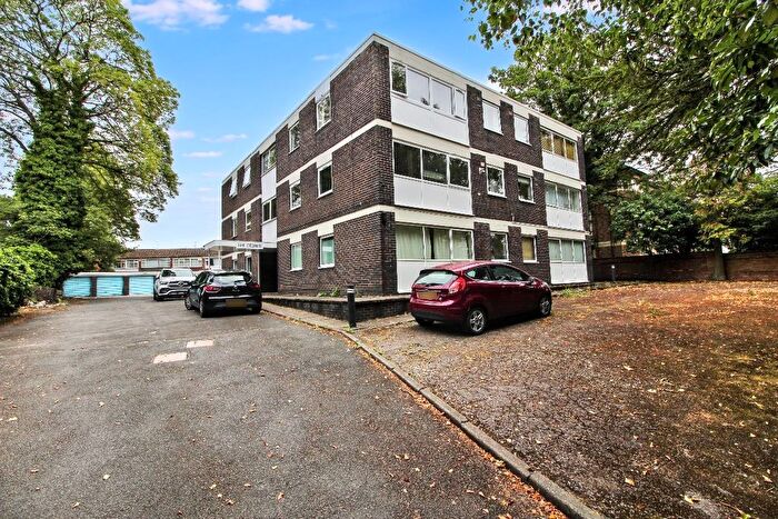 1 Bedroom Flat For Sale In The Cedars, Tettenhall Road, Wolverhampton, WV6
